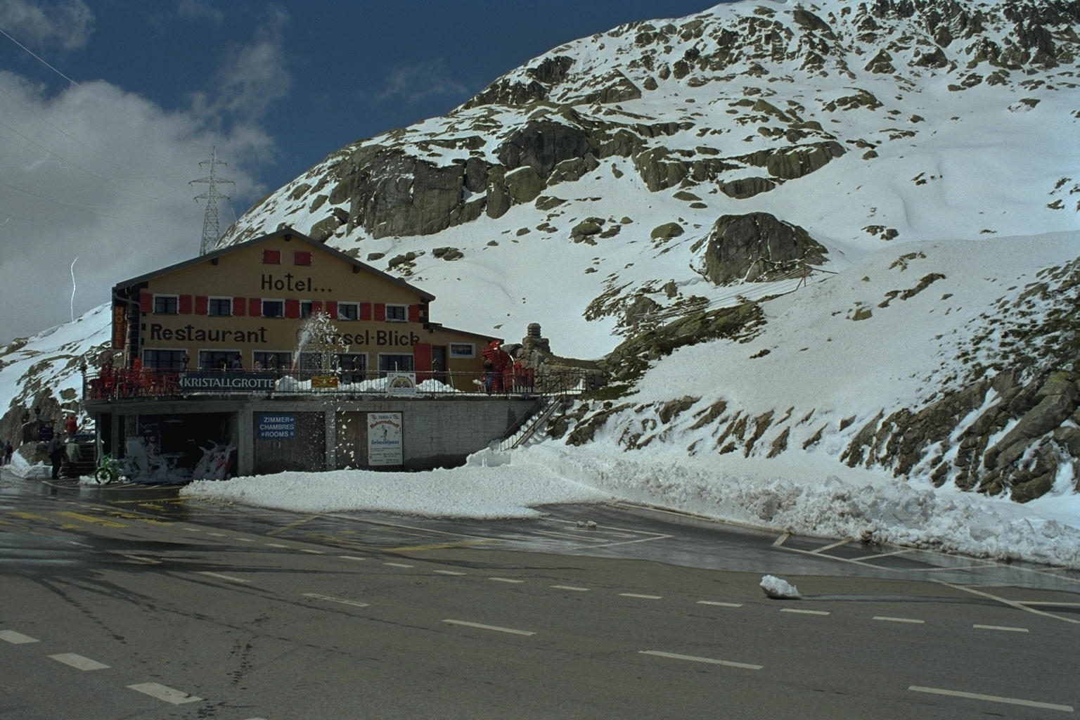 Sneeuw op bergpas