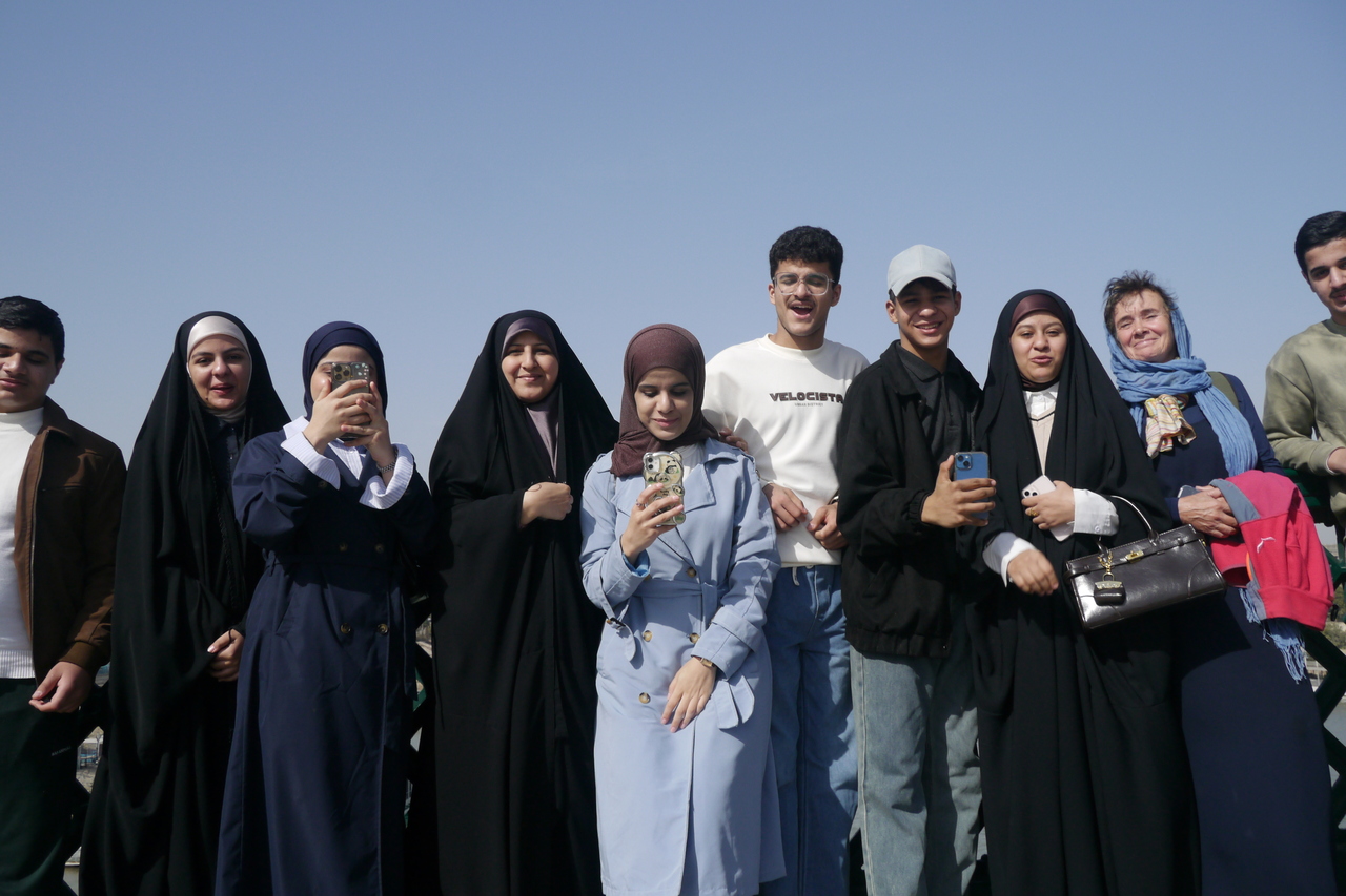 Everyone in the photo